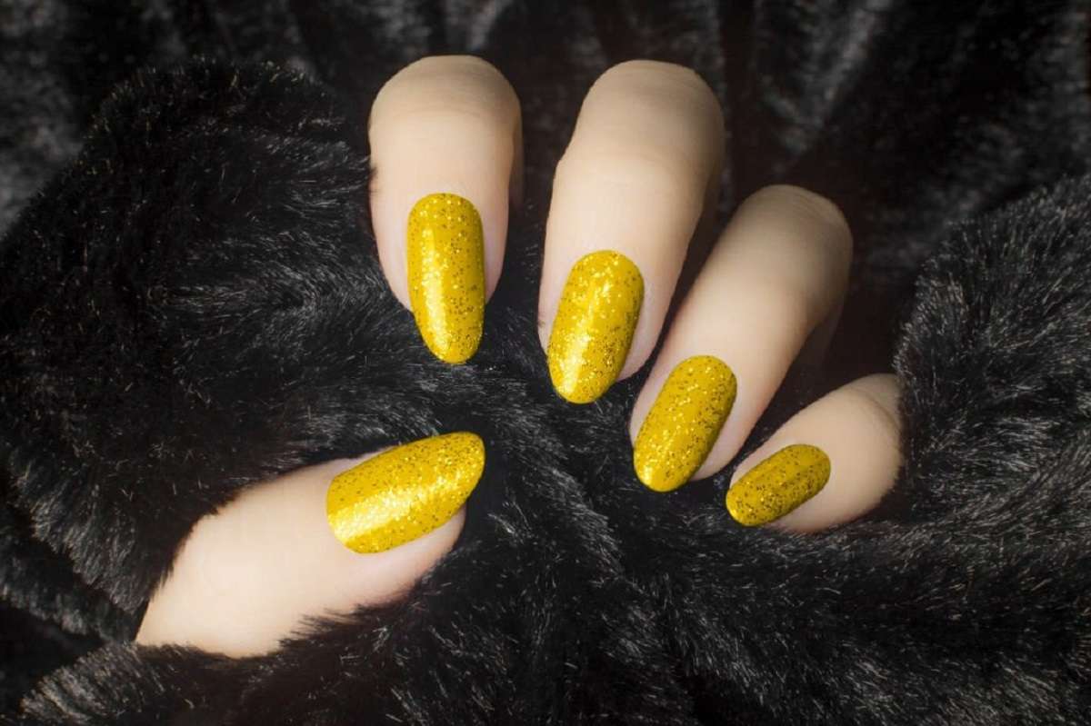 Yellow nails adorned with sunflower accents.