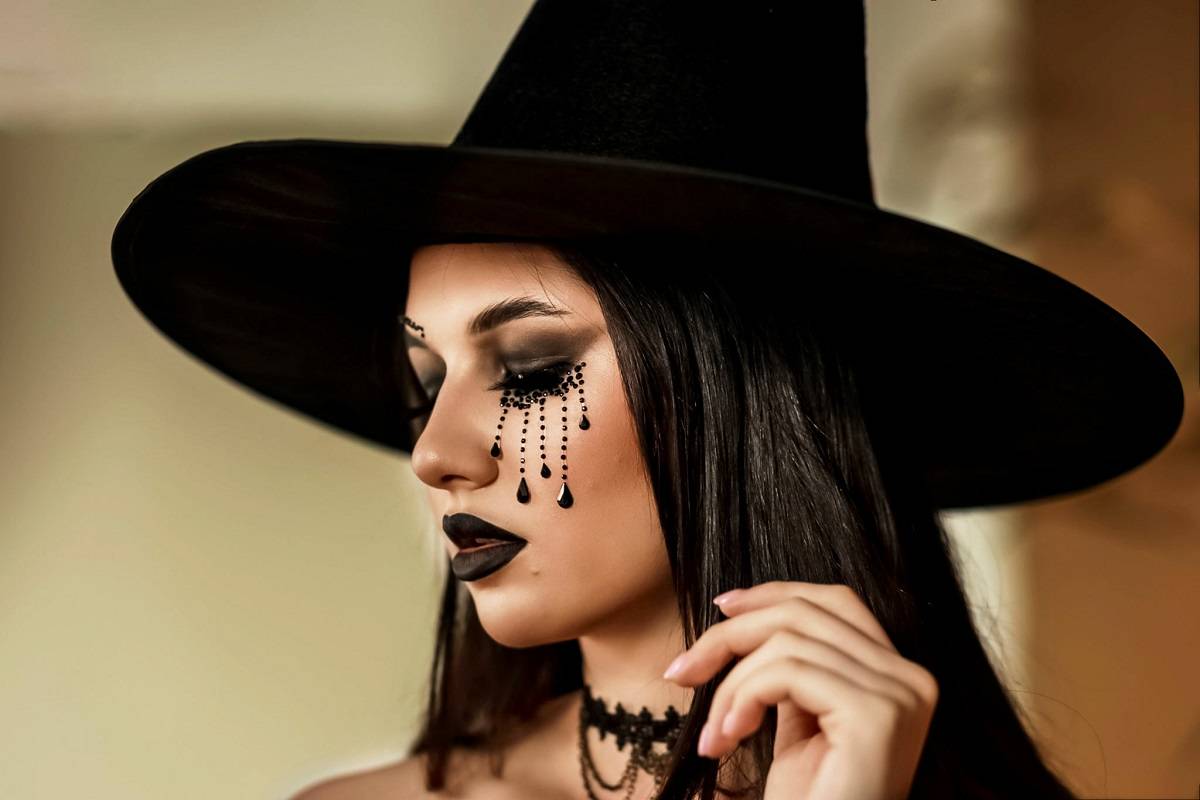 Witch Halloween Makeup Essentials